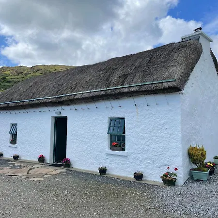 Holiday home Anne's Thatched *